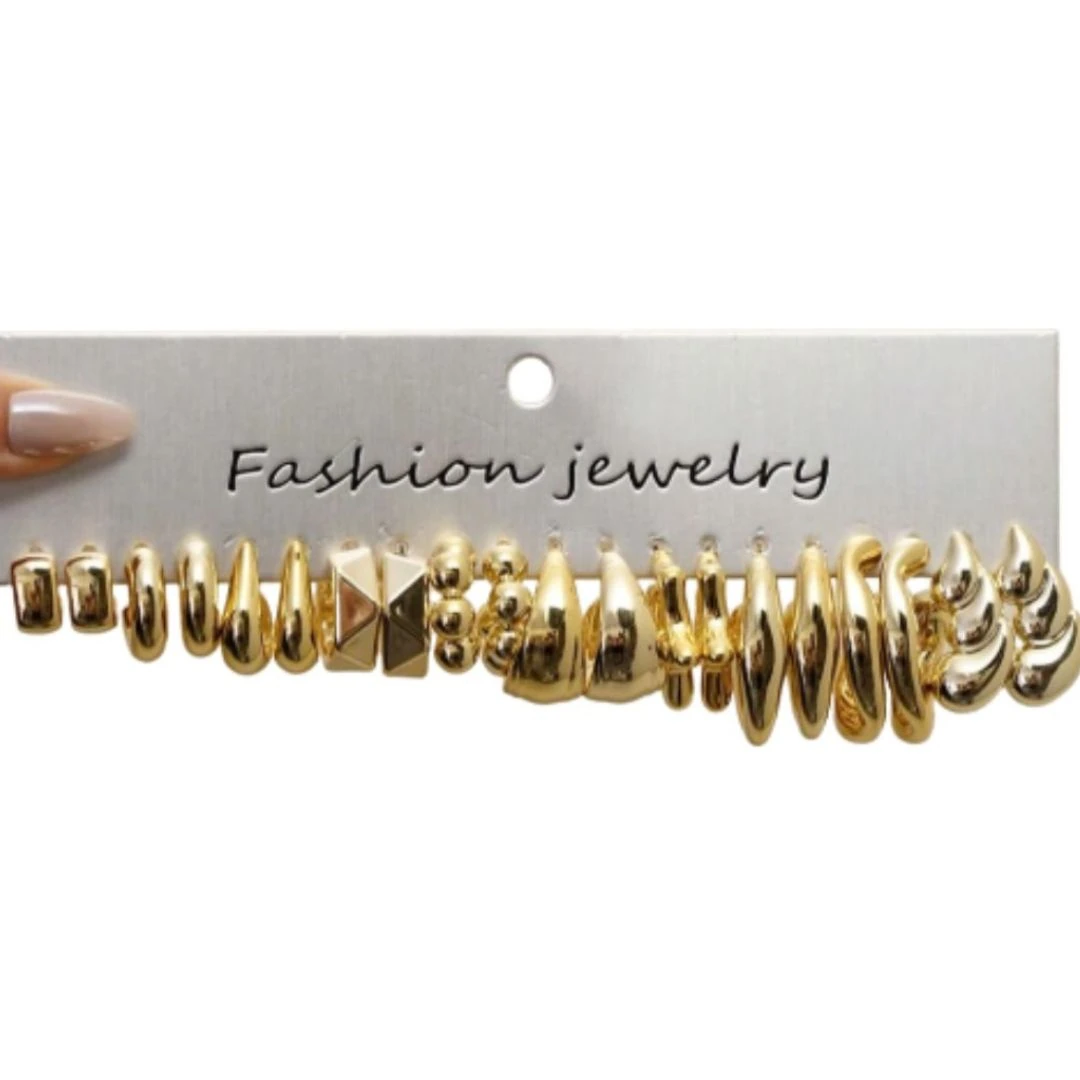 طقم أقراط هندسية باللون الذهبي - 10 أزواج